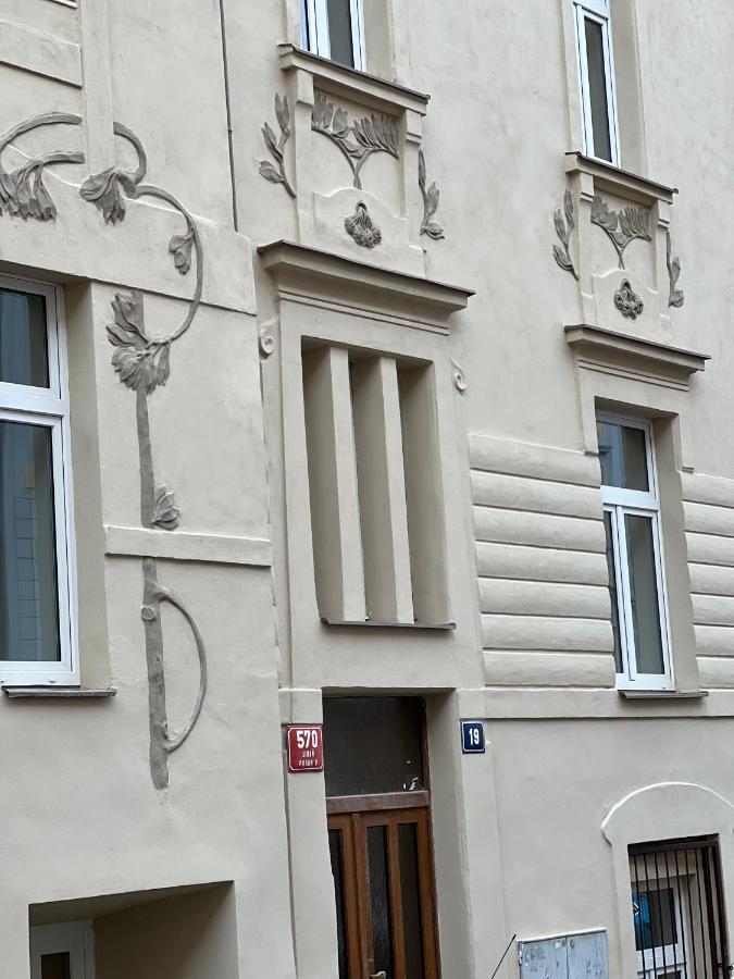 Maria Apartment Liben Prag Exteriör bild