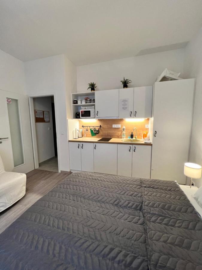 Maria Apartment Liben Prag Exteriör bild