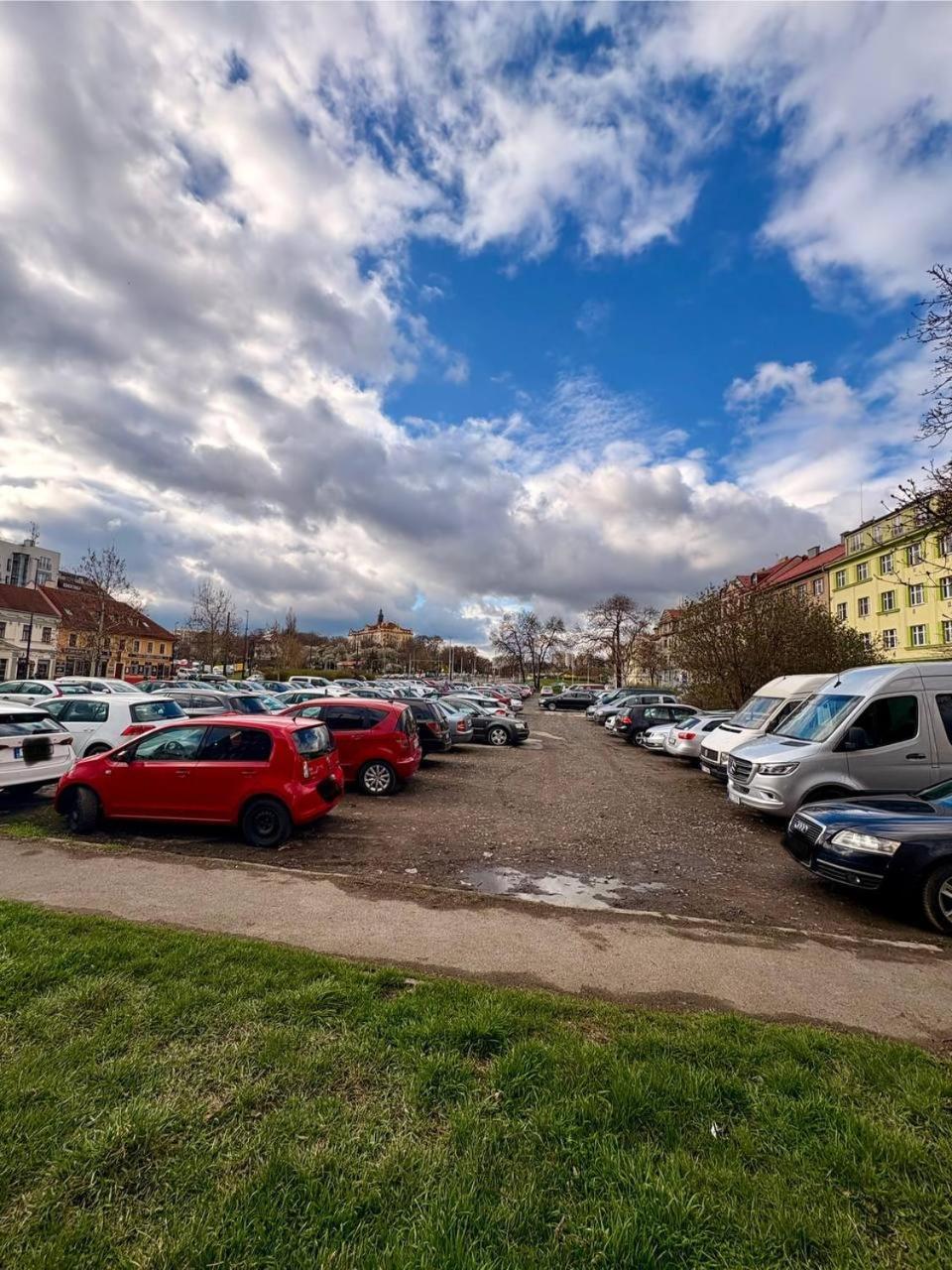 Maria Apartment Liben Prag Exteriör bild